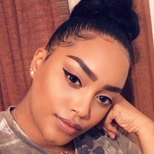 Meet your Posher, Courtney